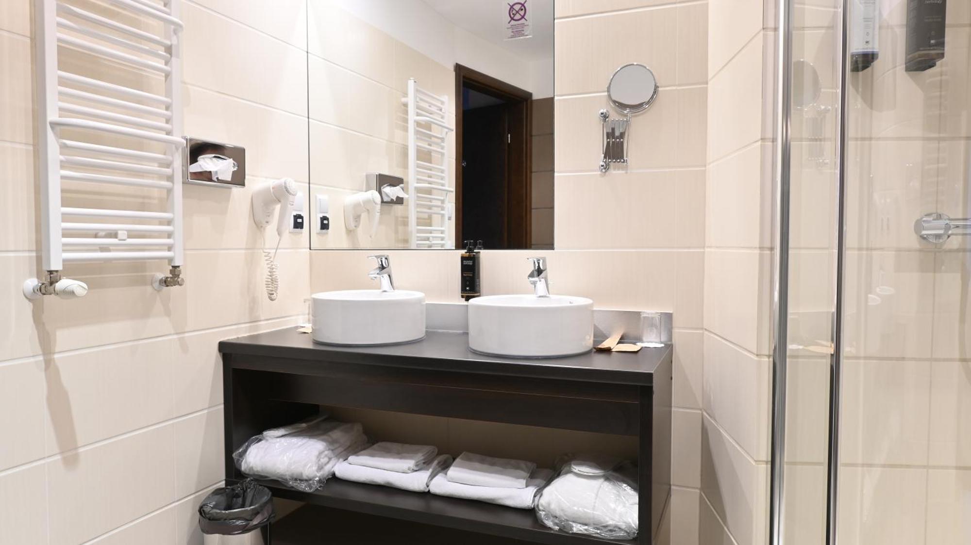 Vestil Hotel Piotrków Trybunalski Zewnętrze zdjęcie